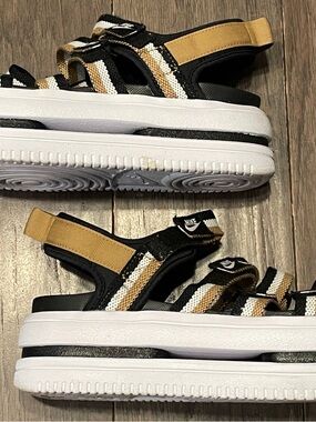 Nike Icon Classic Womens Sz 9 Black Metallic Gold Platform Sandals DH0224-002